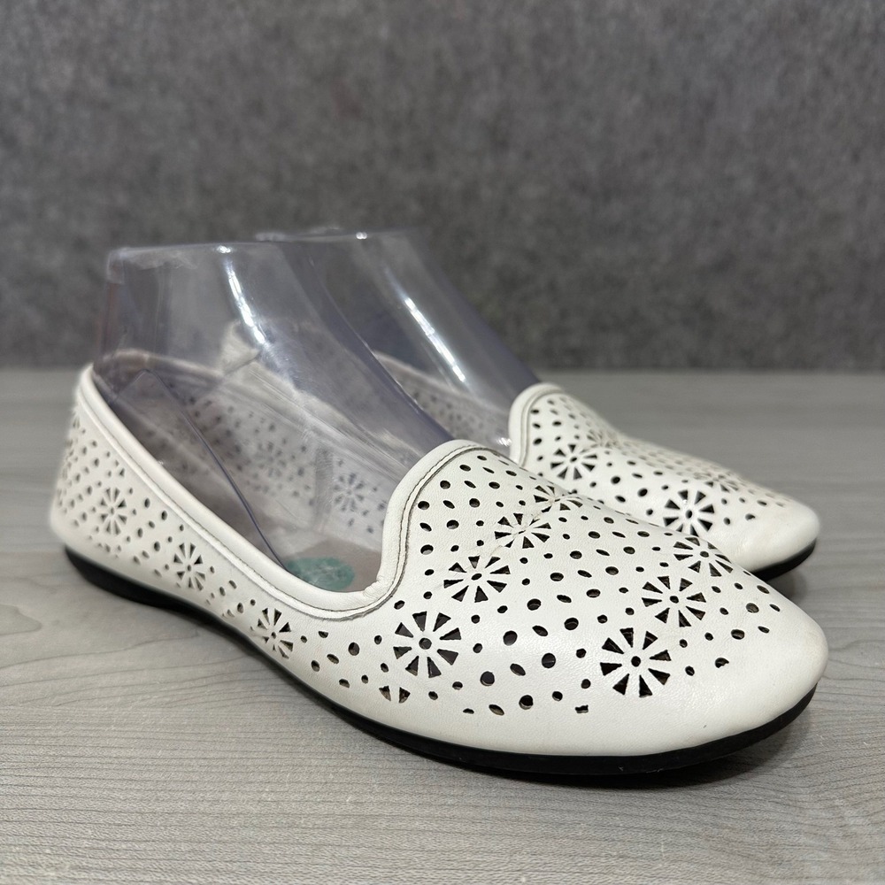 Daisy Fuentes Womens Sz 7.5 White Laser Cut Perforated Loafer Flats Shoes